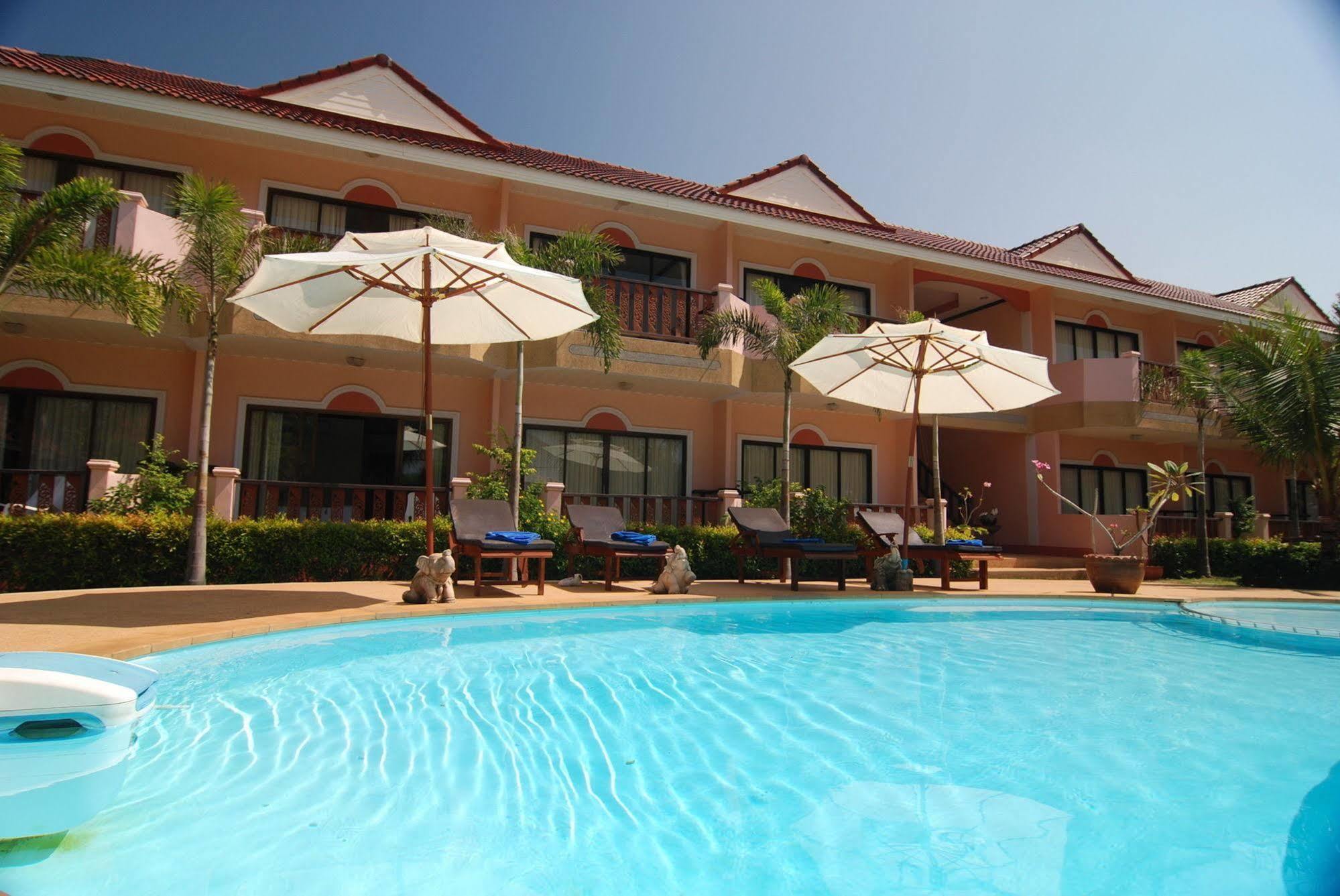 Tempat peranginan Lanta Seafront 3*
